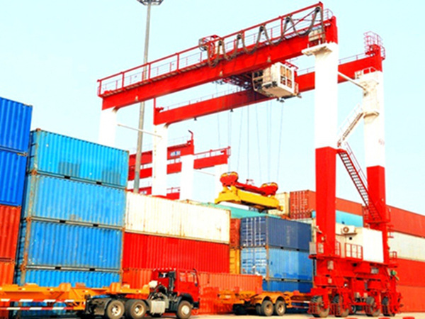 不同能见度大雾天气集装箱龙门吊的操作规定