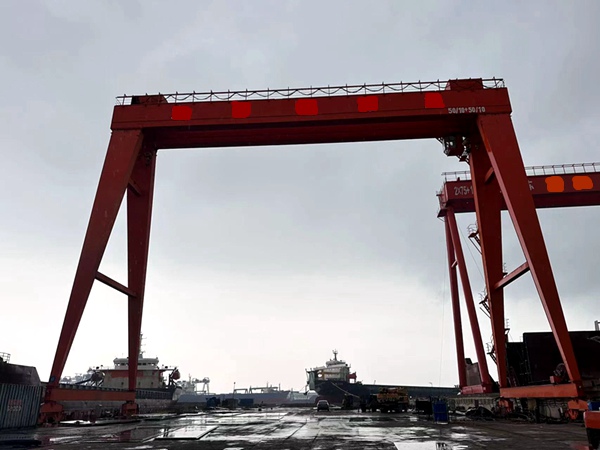 造船厂龙门吊不断进行科技创新 多机协同